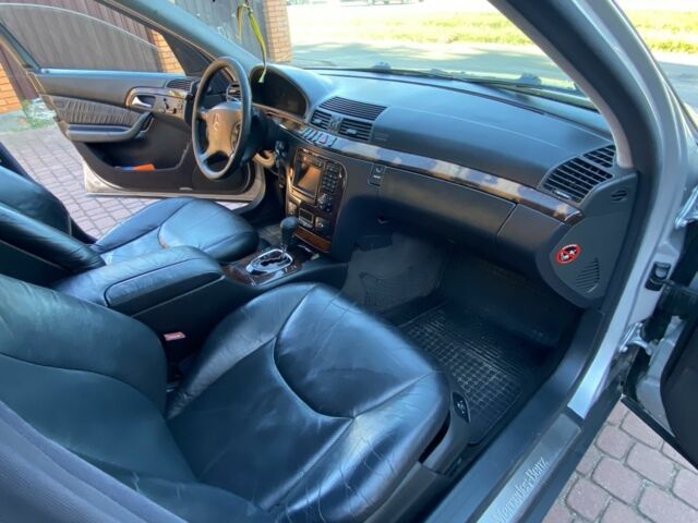 Серый Мерседес С Класс, объемом двигателя 3.2 л и пробегом 300 тыс. км за 5000 $, фото 2 на Automoto.ua