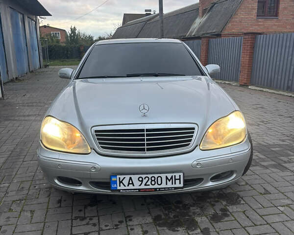 Сірий Мерседес С Клас, об'ємом двигуна 3.2 л та пробігом 305 тис. км за 4000 $, фото 2 на Automoto.ua