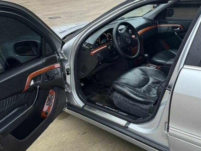 Серый Мерседес С Класс, объемом двигателя 3.2 л и пробегом 465 тыс. км за 5300 $, фото 5 на Automoto.ua