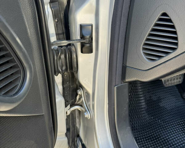 Серый Мерседес С Класс, объемом двигателя 3.2 л и пробегом 330 тыс. км за 5500 $, фото 32 на Automoto.ua