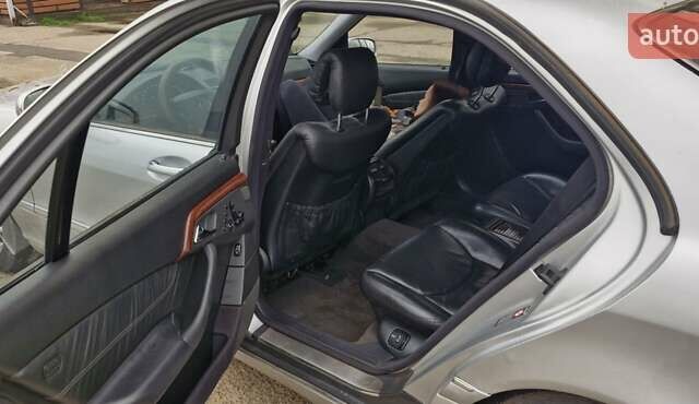 Серый Мерседес С Класс, объемом двигателя 5 л и пробегом 366 тыс. км за 4500 $, фото 7 на Automoto.ua