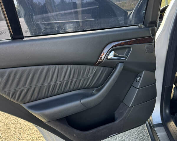 Серый Мерседес С Класс, объемом двигателя 3.2 л и пробегом 330 тыс. км за 5500 $, фото 26 на Automoto.ua