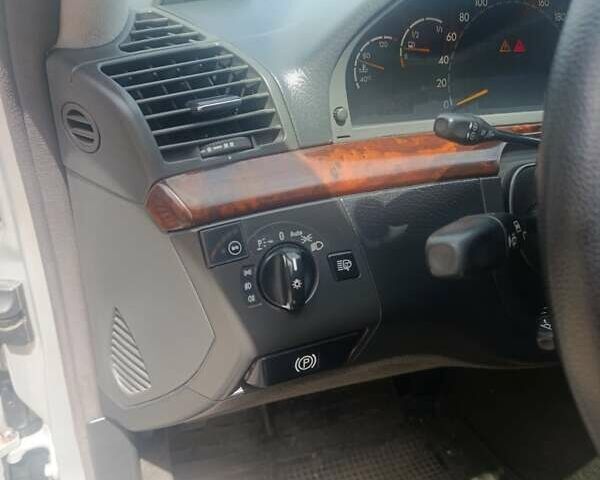 Мерседес С Клас 2001 у Кам'янське (Дніпродзержинськ) на Automoto.ua Сірий Мерседес С Клас, об'ємом двигуна 5 л та пробігом 300 тис. км за 6500 $, фото 8 на Automoto.ua