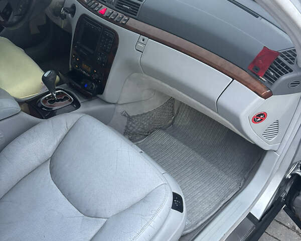 Сірий Мерседес С Клас, об'ємом двигуна 3.2 л та пробігом 305 тис. км за 4000 $, фото 6 на Automoto.ua