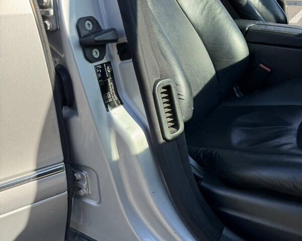 Серый Мерседес С Класс, объемом двигателя 3.2 л и пробегом 330 тыс. км за 5500 $, фото 22 на Automoto.ua