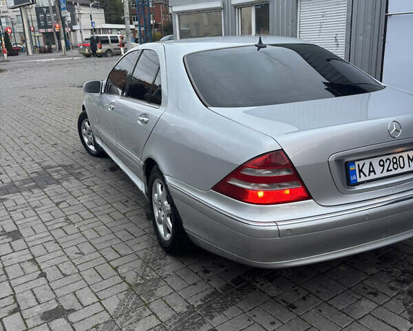 Сірий Мерседес С Клас, об'ємом двигуна 3.2 л та пробігом 305 тис. км за 4000 $, фото 1 на Automoto.ua