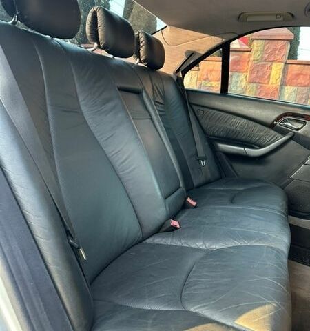 Серый Мерседес С Класс, объемом двигателя 3.2 л и пробегом 337 тыс. км за 5300 $, фото 26 на Automoto.ua