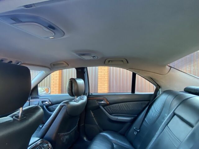 Серый Мерседес С Класс, объемом двигателя 3.2 л и пробегом 300 тыс. км за 5000 $, фото 7 на Automoto.ua