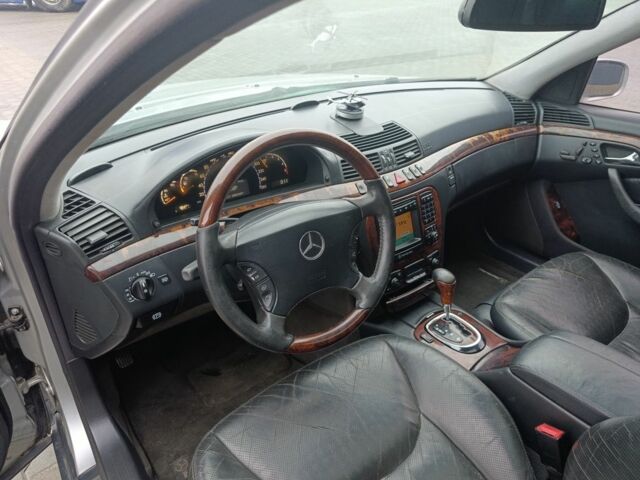 Сірий Мерседес С Клас, об'ємом двигуна 4 л та пробігом 360 тис. км за 4750 $, фото 4 на Automoto.ua