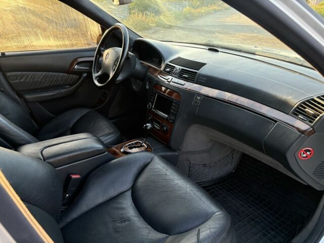 Серый Мерседес С Класс, объемом двигателя 3.7 л и пробегом 470 тыс. км за 2899 $, фото 18 на Automoto.ua