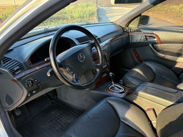 Серый Мерседес С Класс, объемом двигателя 3.7 л и пробегом 470 тыс. км за 2899 $, фото 16 на Automoto.ua