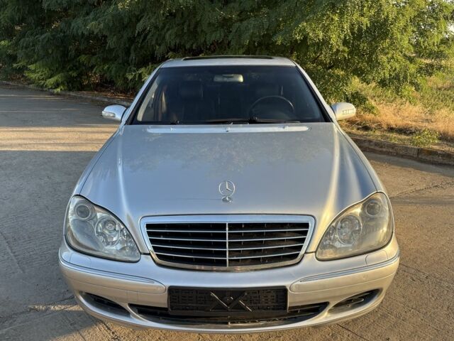 Серый Мерседес С Класс, объемом двигателя 3.7 л и пробегом 470 тыс. км за 2899 $, фото 14 на Automoto.ua