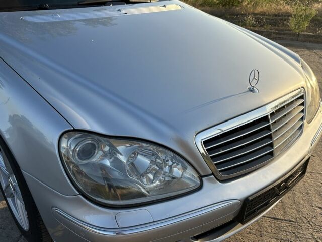 Серый Мерседес С Класс, объемом двигателя 3.7 л и пробегом 470 тыс. км за 2899 $, фото 13 на Automoto.ua