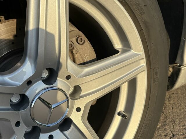 Серый Мерседес С Класс, объемом двигателя 3.7 л и пробегом 470 тыс. км за 2899 $, фото 2 на Automoto.ua