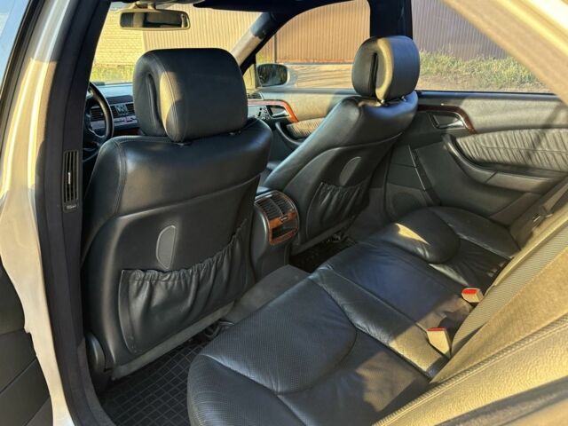 Серый Мерседес С Класс, объемом двигателя 3.7 л и пробегом 470 тыс. км за 2899 $, фото 22 на Automoto.ua