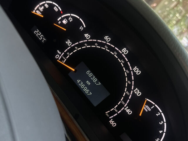 Сірий Мерседес С Клас, об'ємом двигуна 4.27 л та пробігом 385 тис. км за 8000 $, фото 9 на Automoto.ua