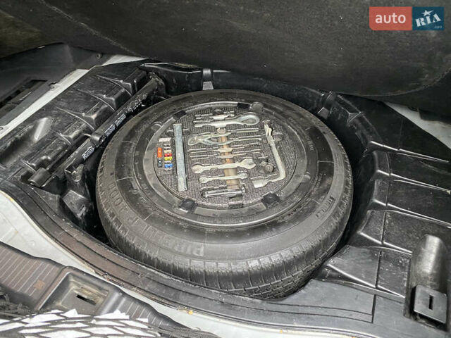 Серый Мерседес С Класс, объемом двигателя 3.2 л и пробегом 250 тыс. км за 8000 $, фото 31 на Automoto.ua