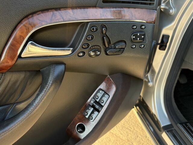 Серый Мерседес С Класс, объемом двигателя 3.7 л и пробегом 470 тыс. км за 2899 $, фото 17 на Automoto.ua