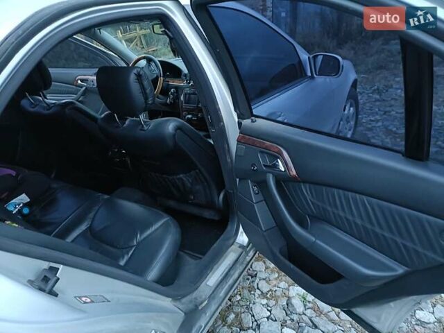 Серый Мерседес С Класс, объемом двигателя 3.2 л и пробегом 397 тыс. км за 4600 $, фото 1 на Automoto.ua