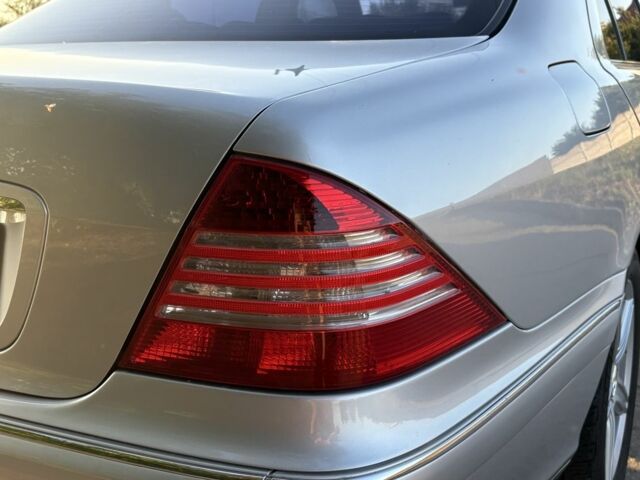 Серый Мерседес С Класс, объемом двигателя 3.7 л и пробегом 470 тыс. км за 2899 $, фото 9 на Automoto.ua