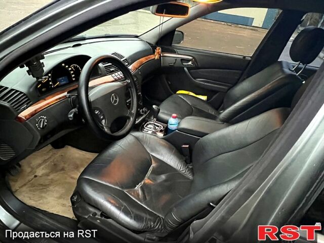 Серый Мерседес С Класс, объемом двигателя 3.2 л и пробегом 300 тыс. км за 3000 $, фото 9 на Automoto.ua