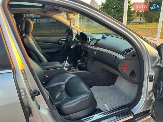 Серый Мерседес С Класс, объемом двигателя 4 л и пробегом 320 тыс. км за 6000 $, фото 13 на Automoto.ua