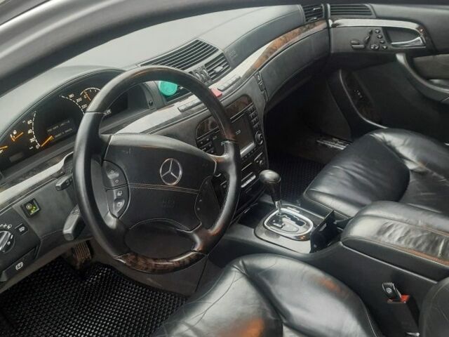 Серый Мерседес С Класс, объемом двигателя 4.3 л и пробегом 400 тыс. км за 4000 $, фото 1 на Automoto.ua