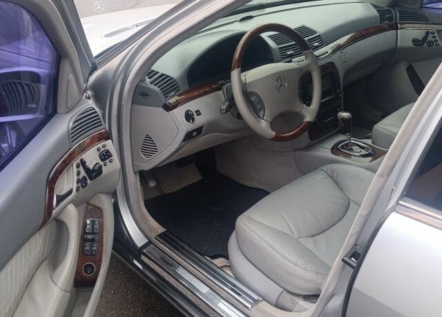 Серый Мерседес С Класс, объемом двигателя 3.7 л и пробегом 280 тыс. км за 4900 $, фото 4 на Automoto.ua