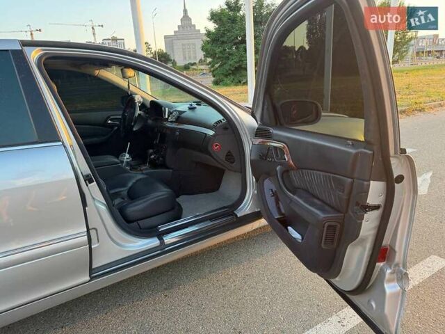 Серый Мерседес С Класс, объемом двигателя 4 л и пробегом 320 тыс. км за 6000 $, фото 17 на Automoto.ua