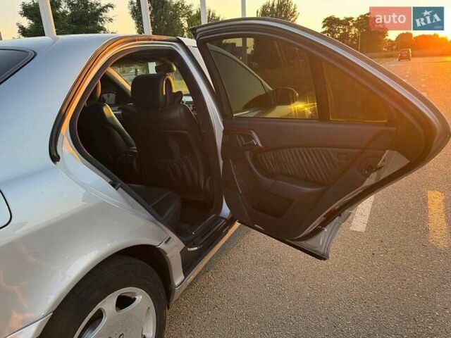 Серый Мерседес С Класс, объемом двигателя 4 л и пробегом 320 тыс. км за 6000 $, фото 10 на Automoto.ua