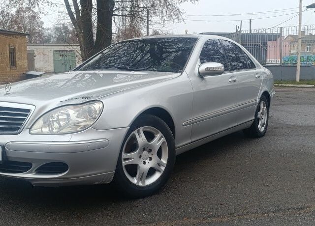 Серый Мерседес С Класс, объемом двигателя 3.7 л и пробегом 280 тыс. км за 4900 $, фото 7 на Automoto.ua