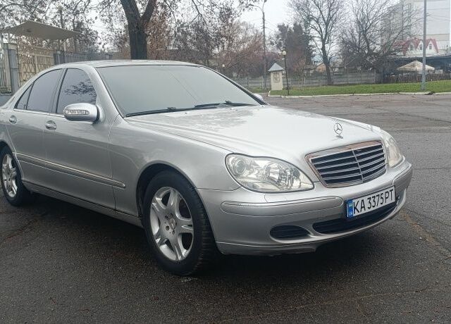 Серый Мерседес С Класс, объемом двигателя 3.7 л и пробегом 280 тыс. км за 4900 $, фото 1 на Automoto.ua