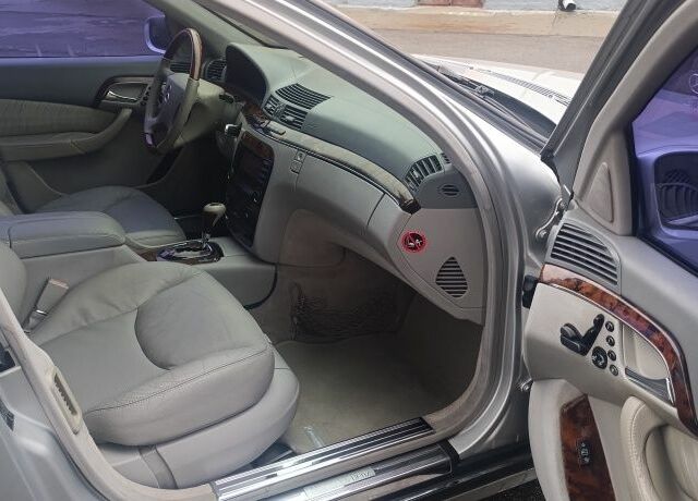 Серый Мерседес С Класс, объемом двигателя 3.7 л и пробегом 280 тыс. км за 4900 $, фото 2 на Automoto.ua