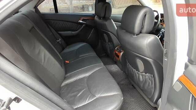 Серый Мерседес С Класс, объемом двигателя 3.69 л и пробегом 345 тыс. км за 3200 $, фото 11 на Automoto.ua