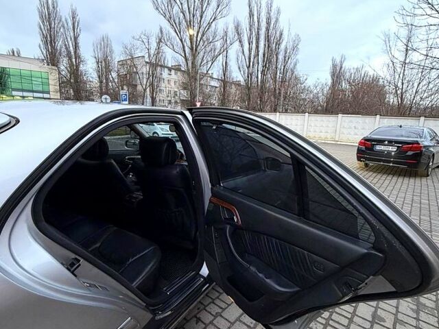 Серый Мерседес С Класс, объемом двигателя 3.2 л и пробегом 370 тыс. км за 7300 $, фото 8 на Automoto.ua