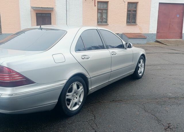 Серый Мерседес С Класс, объемом двигателя 3.7 л и пробегом 280 тыс. км за 4900 $, фото 5 на Automoto.ua