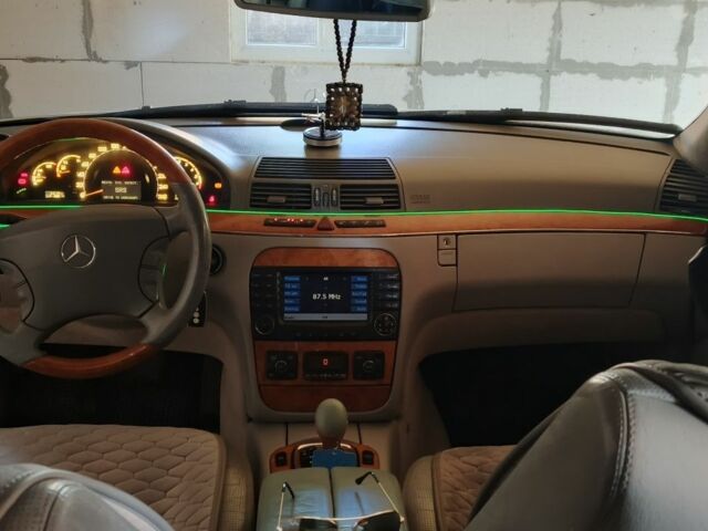 Серый Мерседес С Класс, объемом двигателя 3.7 л и пробегом 275 тыс. км за 6600 $, фото 5 на Automoto.ua