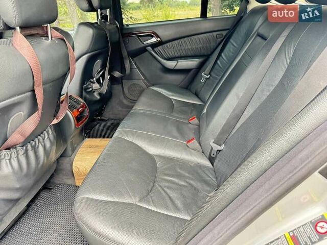 Серый Мерседес С Класс, объемом двигателя 3.2 л и пробегом 350 тыс. км за 7500 $, фото 9 на Automoto.ua