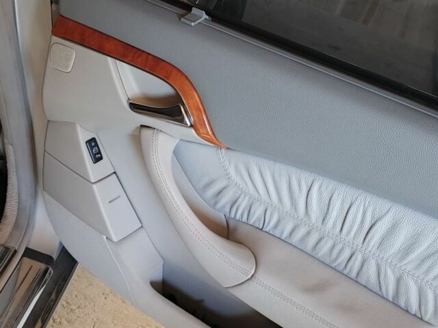 Серый Мерседес С Класс, объемом двигателя 3.7 л и пробегом 275 тыс. км за 6600 $, фото 3 на Automoto.ua