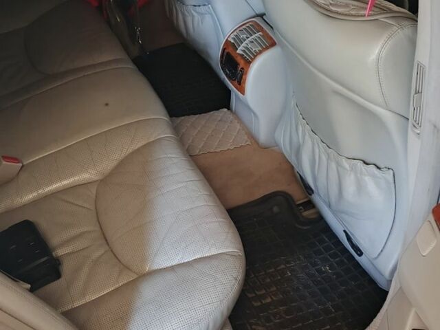 Серый Мерседес С Класс, объемом двигателя 3.7 л и пробегом 275 тыс. км за 6600 $, фото 4 на Automoto.ua