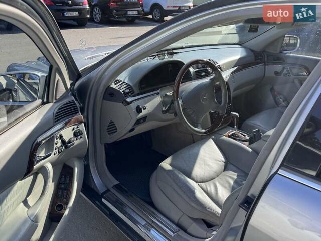 Мерседес С Класс 2004 в Черновцах на Automoto.ua Серый Мерседес С Класс, объемом двигателя 5 л и пробегом 298 тыс. км за 6800 $, фото 12 на Automoto.ua