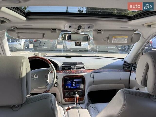 Мерседес С Класс 2004 в Черновцах на Automoto.ua Серый Мерседес С Класс, объемом двигателя 5 л и пробегом 298 тыс. км за 6800 $, фото 9 на Automoto.ua