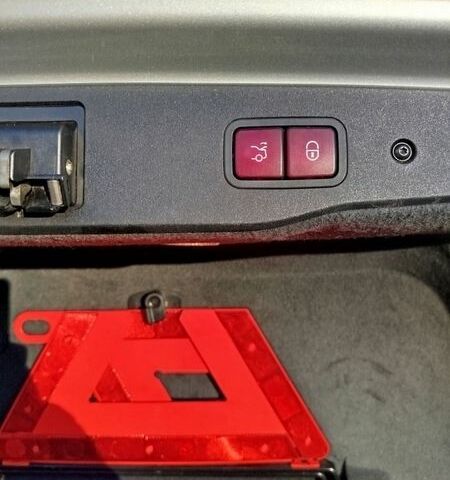 Серый Мерседес С Класс, объемом двигателя 3.7 л и пробегом 372 тыс. км за 7500 $, фото 19 на Automoto.ua