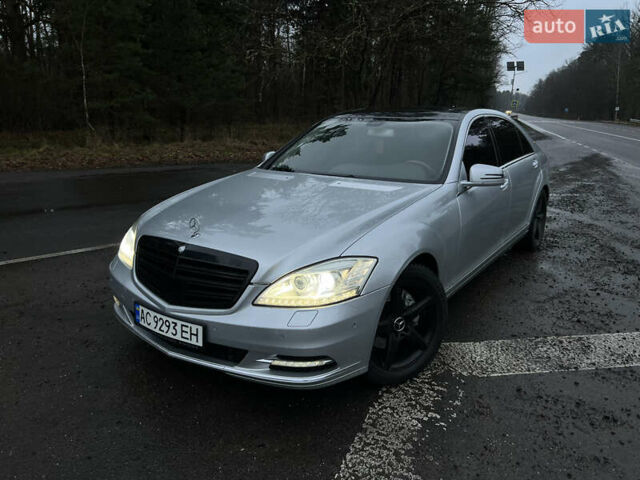 Серый Мерседес С Класс, объемом двигателя 3.5 л и пробегом 197 тыс. км за 9500 $, фото 1 на Automoto.ua