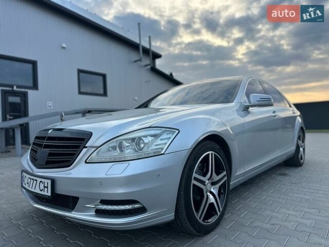 Сірий Мерседес С Клас, об'ємом двигуна 3.5 л та пробігом 200 тис. км за 12999 $, фото 1 на Automoto.ua