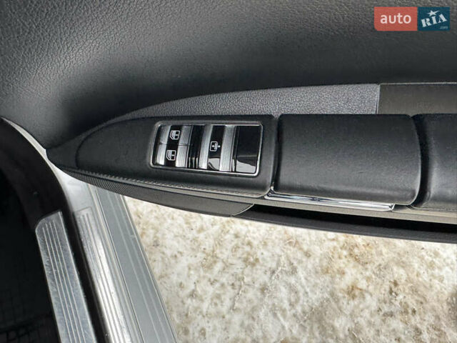 Серый Мерседес С Класс, объемом двигателя 3.5 л и пробегом 200 тыс. км за 9999 $, фото 24 на Automoto.ua