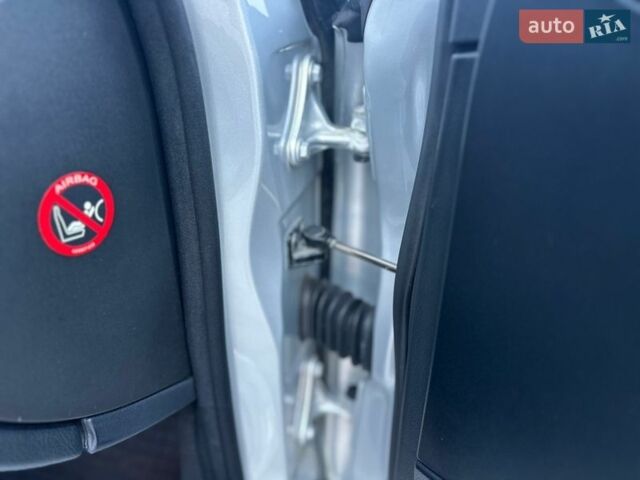 Сірий Мерседес С Клас, об'ємом двигуна 3.5 л та пробігом 200 тис. км за 12999 $, фото 95 на Automoto.ua