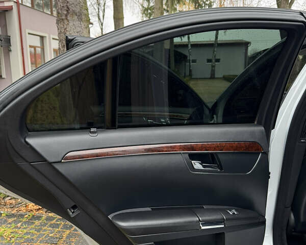 Серый Мерседес С Класс, объемом двигателя 3.5 л и пробегом 285 тыс. км за 7200 $, фото 39 на Automoto.ua