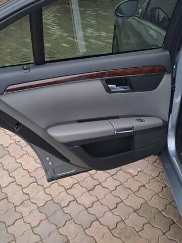 Серый Мерседес С Класс, объемом двигателя 3.5 л и пробегом 330 тыс. км за 10500 $, фото 13 на Automoto.ua