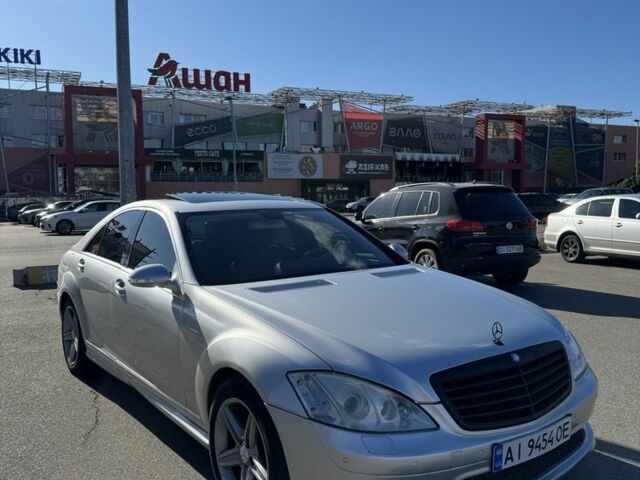 Серый Мерседес С Класс, объемом двигателя 3 л и пробегом 296 тыс. км за 10000 $, фото 1 на Automoto.ua